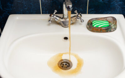 O que fazer se sua torneira tiver água enferrujada